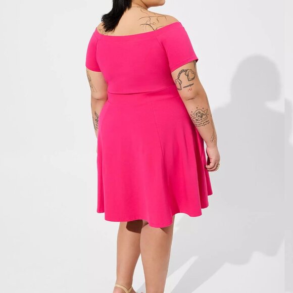 👄 Plus Size 1X 14 16 TORRID Pink Pinup Foxy Off Shoulder Skater Dress Womens - Picture 3 of 5